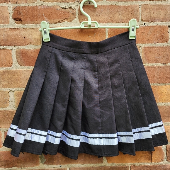Romwe Pleated Skirt - Picture 2 of 3